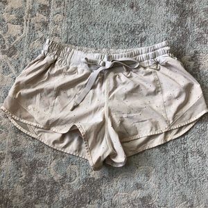 Lululemon Hotty Hot Short Sweet Spot Angel Wing 6